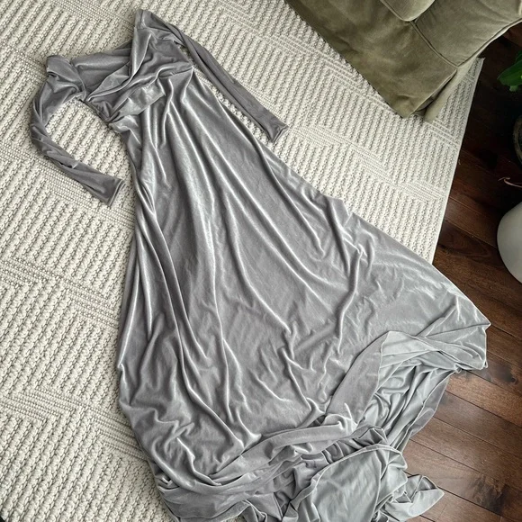 Elegant Gray Velvet Women's Photoshoot Dress - Picture 2 of 16